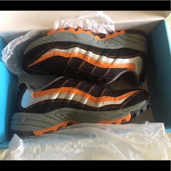 Children’s Place boys slip on shoes - Picture 6 of 8